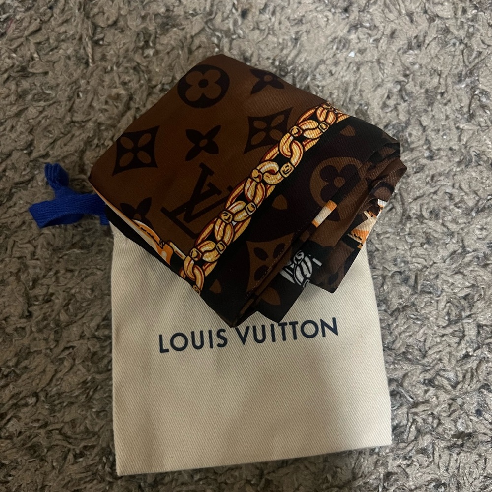 Monogram Confidential bandeau